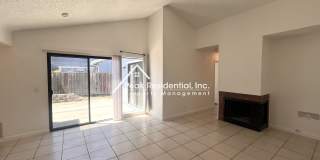 Spacious Updated 2bd/2ba Halfplex with 2 Car Garage Gallery 8