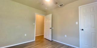 3 bedroom 2 bath 1 car garage near MLK. Gallery 8