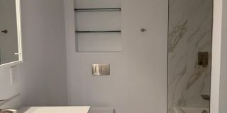 Fully Remodeled 3 Bedroom/ 2 Bathroom Duplex w/ Modern Finishes & Private Yard! Gallery 22