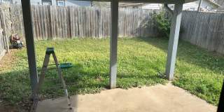 2 Bedroom, 1 Bathroom, Right side of Duplex with fenced-in backyard and 1x Car Garage Gallery 12