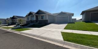 Beautiful 5 Bedroom, 3 Bath Executive Home in the Pointe! Gallery 3