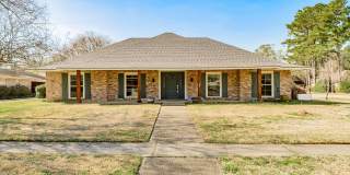 Resort-Style 4 Bedroom Home with Pool & Outdoor Pavilion in Pine Park Gallery 1