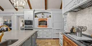 Elegant 6‑Bedroom Retreat with Pool, Spa & Wine Room Gallery 6
