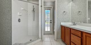 Serene 3 bed 2 bathroom in peaceful neighborhood Gallery 16