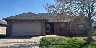3 Bed / 2 Bath in the Heart of Nixa Gallery 1