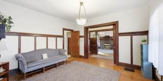 6+BR House on E. Lane – Central Campus – Newly Renovated + Free Parking – Flexible Move-In Gallery 12