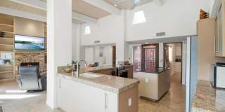 Beautiful 5 bed/4 bath + Den in Desirable Paradise Valley Gallery 10