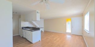 Great Looking 2bd / 1bth 2 Story Condo! Gallery 1