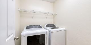 Clean and neat 4 bedroom, 2 bathroom single story in the Fancher Creek area 93727 Gallery 12