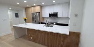 910 W Hallam Street unit: 12 Gallery 5