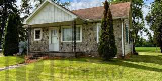 Spacious 3Bed/1.5Bath Close to Valparaiso Gallery 1