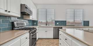Desirable 4 Bedroom Home with Pool near Summerlin! Gallery 10