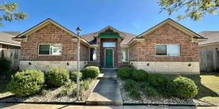 Spacious 4-Bed, 4.5-Bath Home in the Heart of the Baylor Bubble! Gallery 1