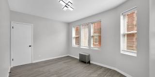 5952-58 W Superior Gallery 3