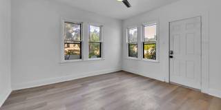 Spacious 3 Bed - 1 Bath House Near Downtown Spacious 3 Bed - 1 Bath House Near Downtown Gallery 27