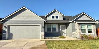 Modern 4 Bedroom, 2 Bathroom Home in East Medford Gallery 1