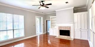 3BD/2BA House Off Perkins between Bluebonnet and Siegen. Gallery 6