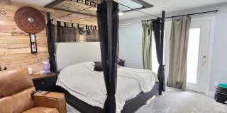 7 Bedroom Home in Bloomington Gallery 13
