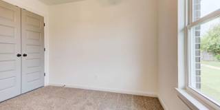 Beautiful! 4-Bed Home in Mustang Gallery 21
