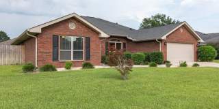 Spacious 4-Bedroom Home - Great Location Gallery 1