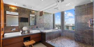 5875 Collins Avenue Gallery 15