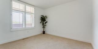 Elegant Riverfront Condo with Panoramic Views & Modern Comforts in Vancouver, WA Gallery 15