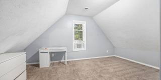 Spacious 5BR/2.5BA in Creston with Garage & Fenced Backyard Spacious 5BR/2.5BA in Creston with Garage & Fenced Backyard Gallery 11