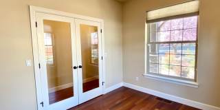 Warm & Inviting Home with Bonus Den in Prime SW Bend Location Gallery 4