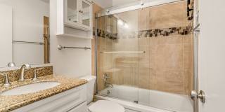 1 Bedroom 1 Bathroom Eastlake Condo W/ Stunning Views Gallery 13