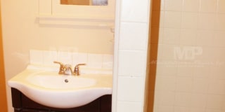 322 1/2  W Laurel Street Gallery 7