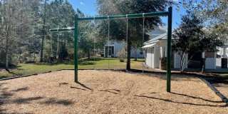 Spacious 3 Bedroom Townhouse with Community Pool! Gallery 44