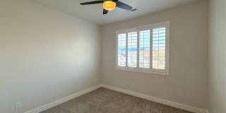60 740 North Gallery 16