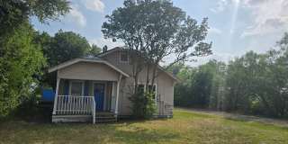 House + 0.5 acres for Lease In Manor Gallery 1