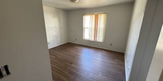 2627 Ne 8th Ave Gallery 1