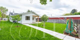 Country Living in Gorgeous 2 Bedroom Home Near Town Gallery 31