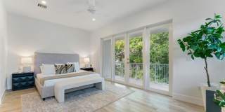 1121 SW 2nd Court Gallery 12