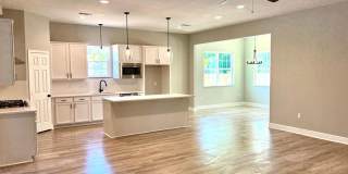 Spacious 3 Bedroom Home with Office on a Large Lot in Northwoods Gallery 3