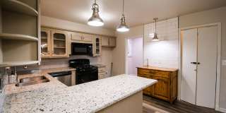Beautifully Remodeled 4bed/3bath Home Available Near Norman Campus!! Gallery 10