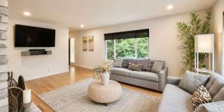 Mid-Century Modern Sequoyah Highlands Home Gallery 9