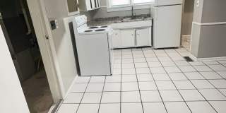 2918 S Vine St - Cozy 2 Bedroom Home with Plank flooring and a Garage & Fenced Yard! Gallery 1