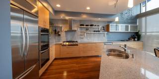 Luxurious multi-level penthouse condo - Flats Westbank Gallery 3