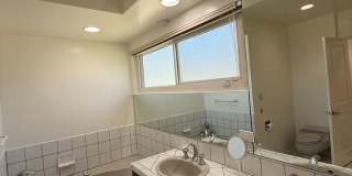 Beautiful One Level, 3 Bedroom, 3 Bathroom Tarzana Pool Home for Lease! Gallery 31