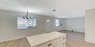 Single Story 4 bedroom home! Gallery 16