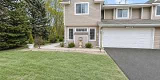 Stunning 2-Level Townhome with Vaulted Ceiling in Champlin!! Gallery 1