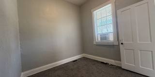 2 Bed House w/ Ramp Access and Fenced in Back Yard + Walk In Shower Gallery 6