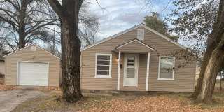 Adorable 2 Bedroom/ 1 Bathroom House Gallery 1