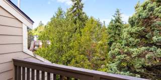 Bright 2 Bedroom Townhouse with Creek Views and Excellent Commuter Location Gallery 16