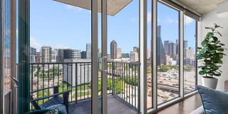SkyHouse Dallas Apartments Victory Park Gallery 14
