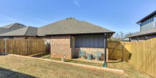 Cozy 3-Bed Retreat in Yukon - Fully Furnished & All Utilities Included Gallery 31