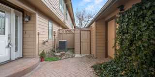 Mid-Century Modern home with stunning views _ Pets Welcome! Gallery 4